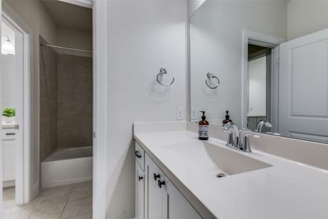 6816 Prompton Bend Irving TX 75063