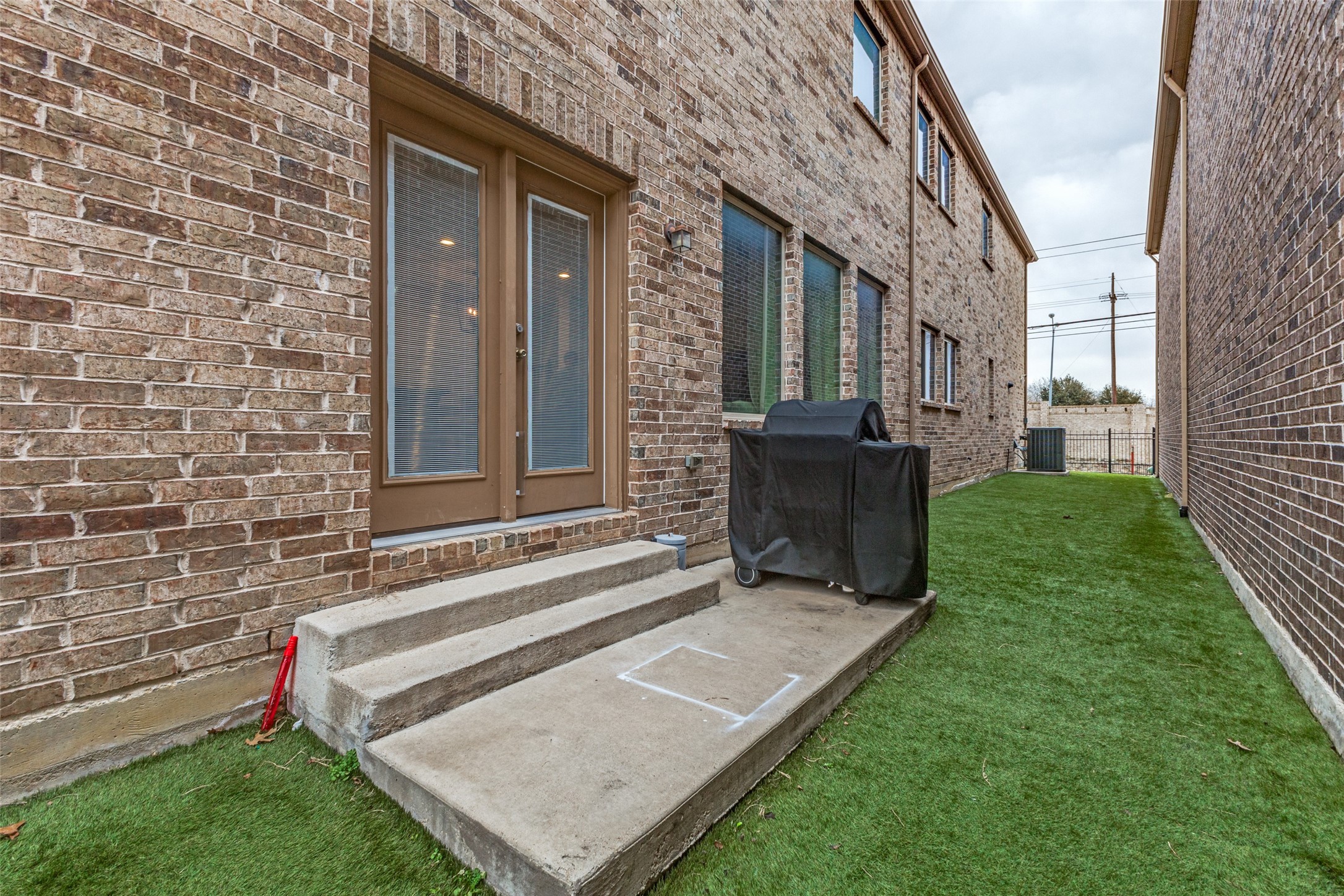 6816 Prompton Bend Irving TX 75063