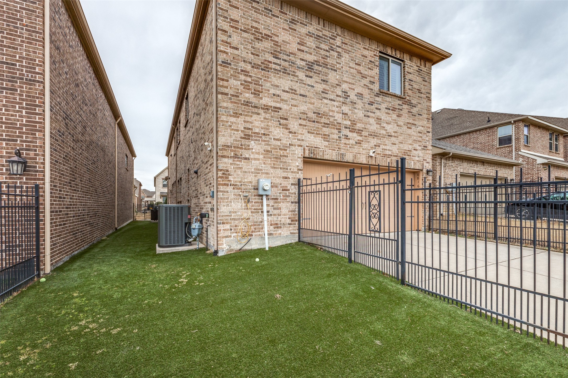 6816 Prompton Bend Irving TX 75063