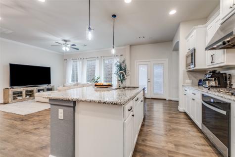 6816 Prompton Bend Irving TX 75063
