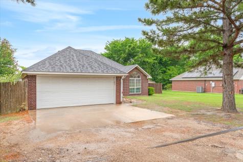 560 Washington Street Van TX 75790