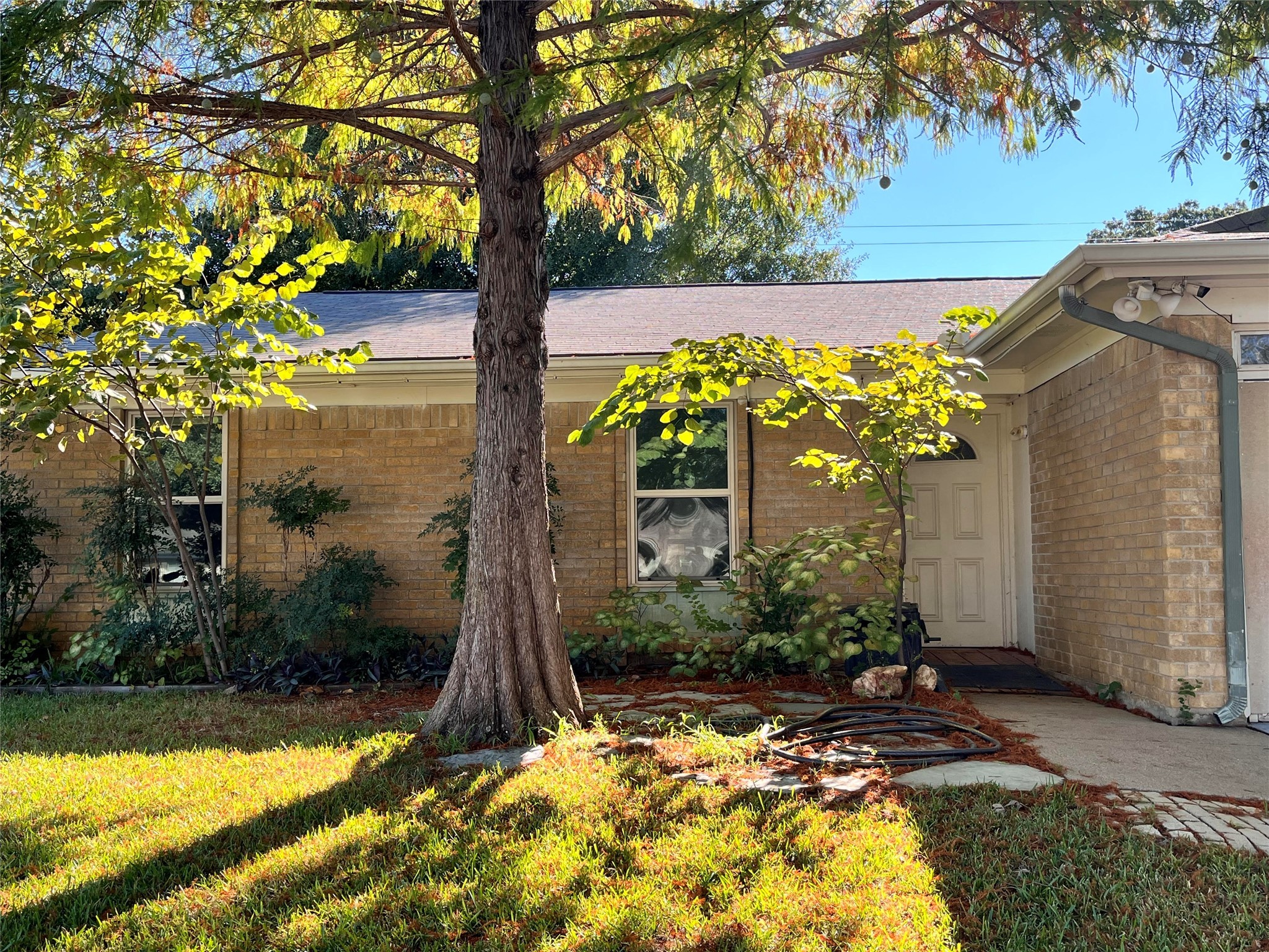 6103 Kelly Elliott Road Arlington TX 76001