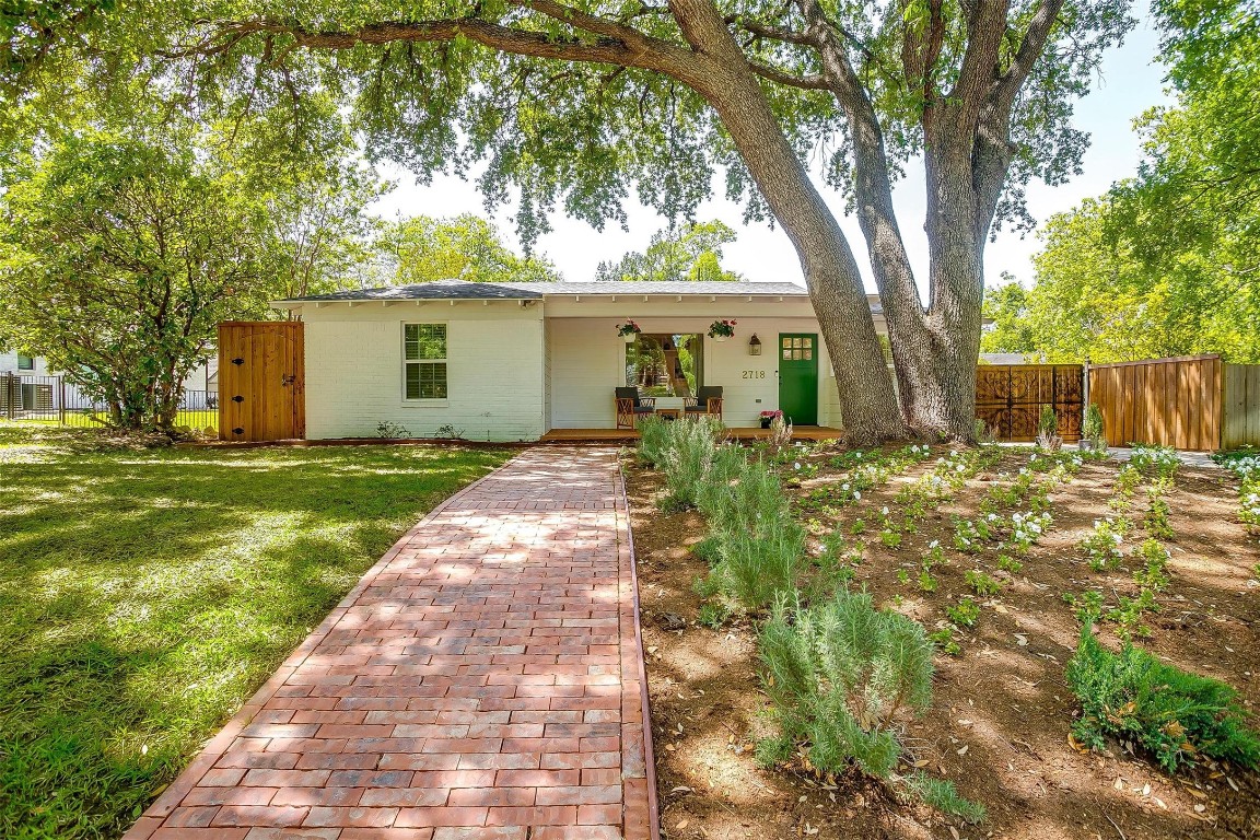 2718 5th Avenue Fort Worth TX 76110