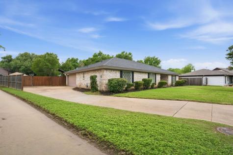 1705 Louella Court Hurst TX 76054