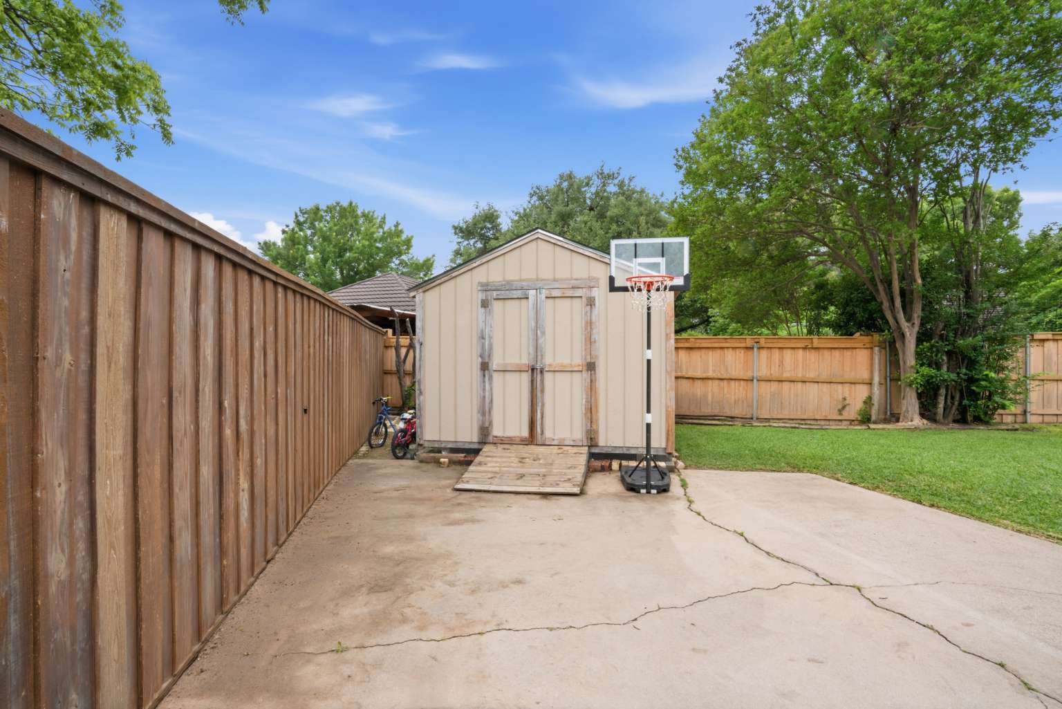 1705 Louella Court Hurst TX 76054