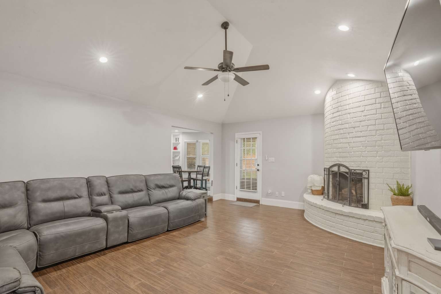 1705 Louella Court Hurst TX 76054