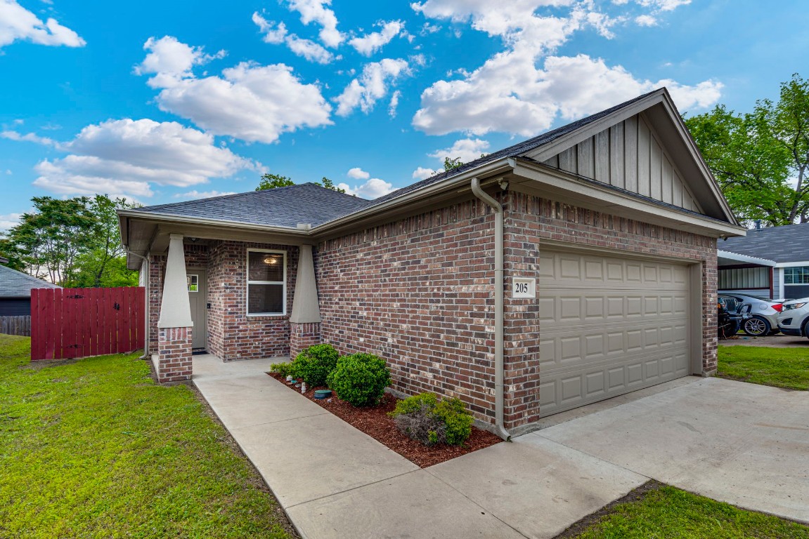 205 S Watson Street Alvarado TX 76009