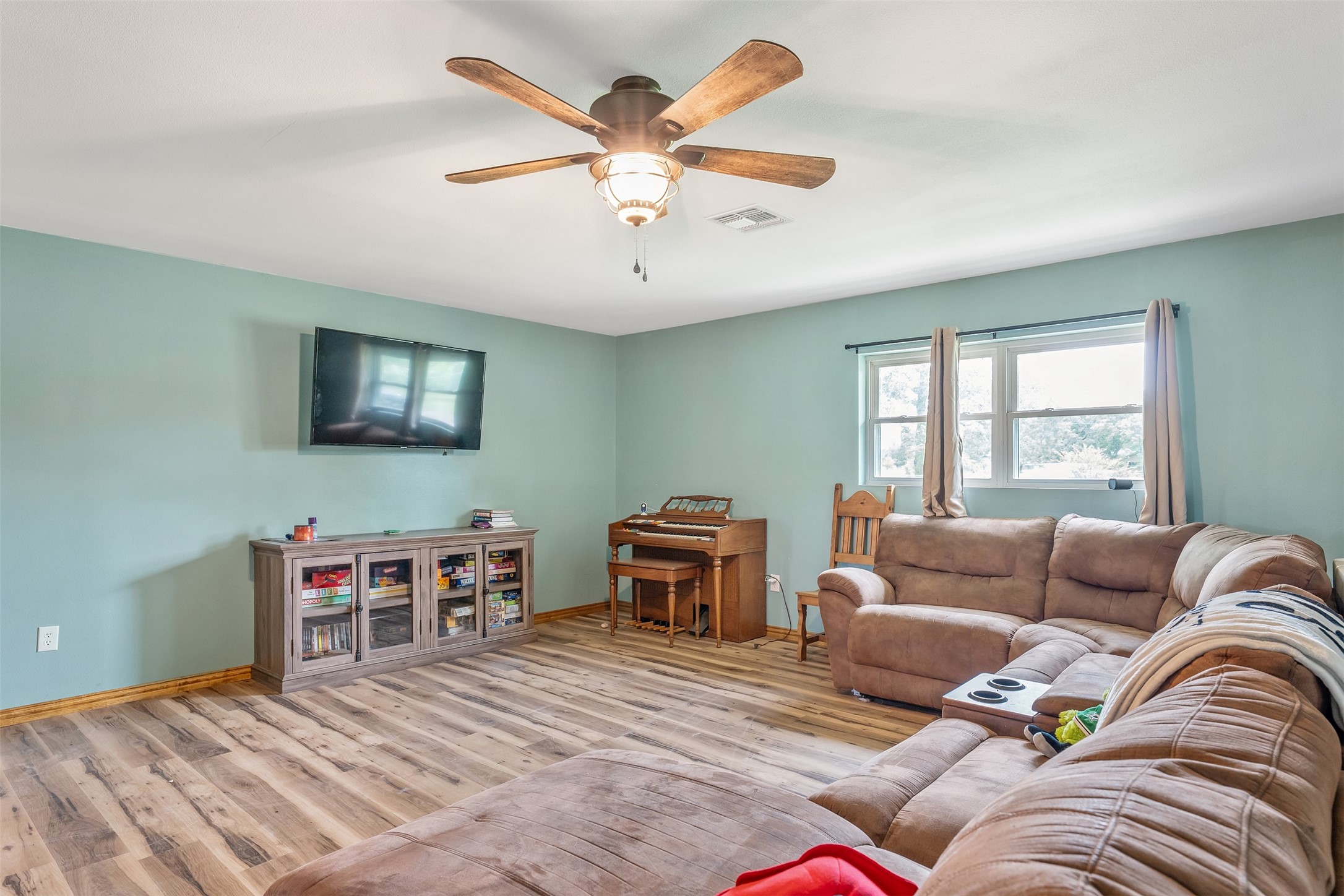 7037 E U.s. Highway 80 Hawkins TX 75765
