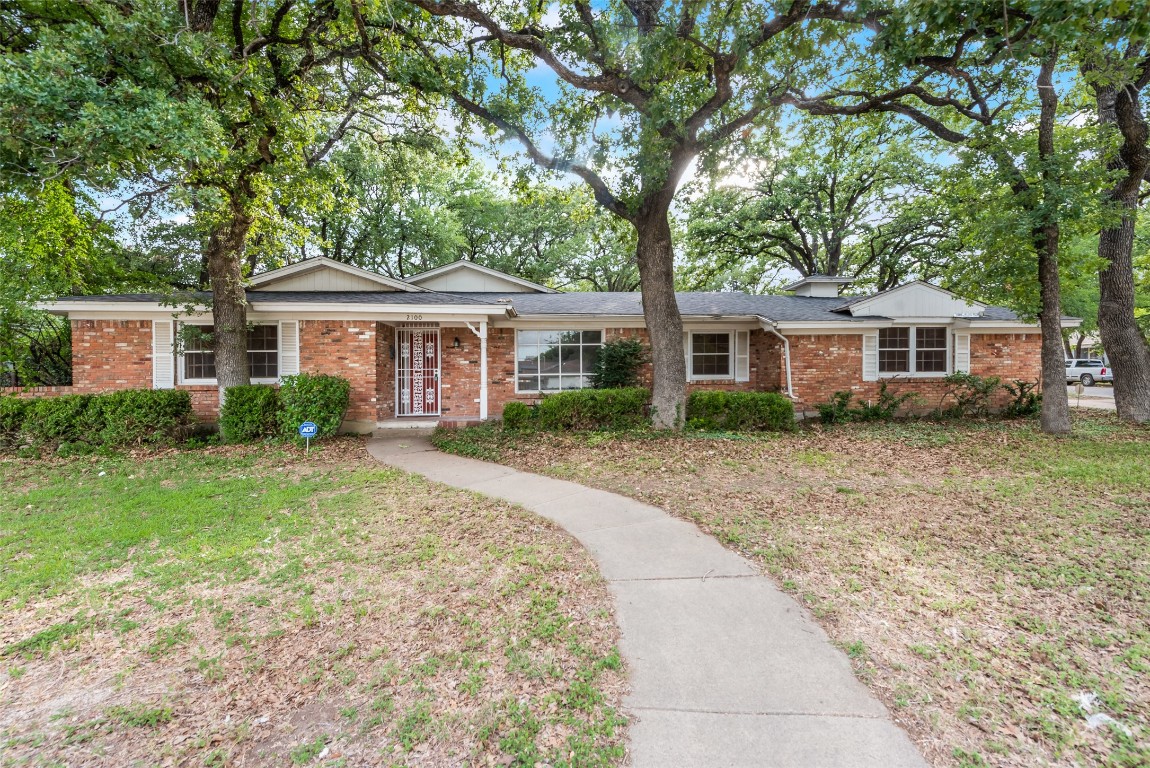 2100 Lucas Drive Fort Worth TX 76112