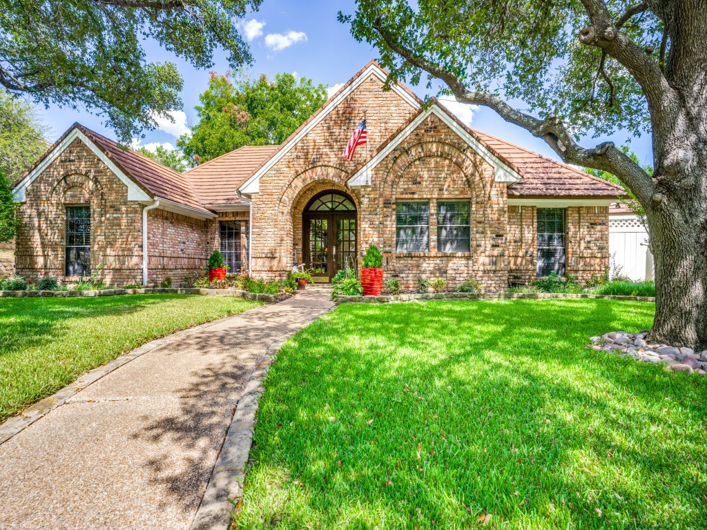 3100 Woodridge Drive Hurst TX 76054