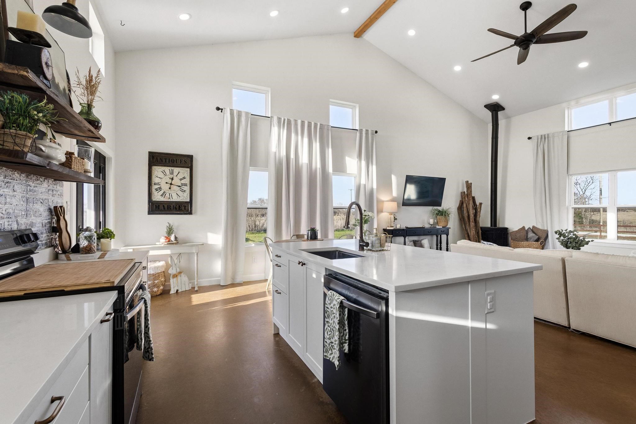 5828 County Road 1093 Celeste TX 75423