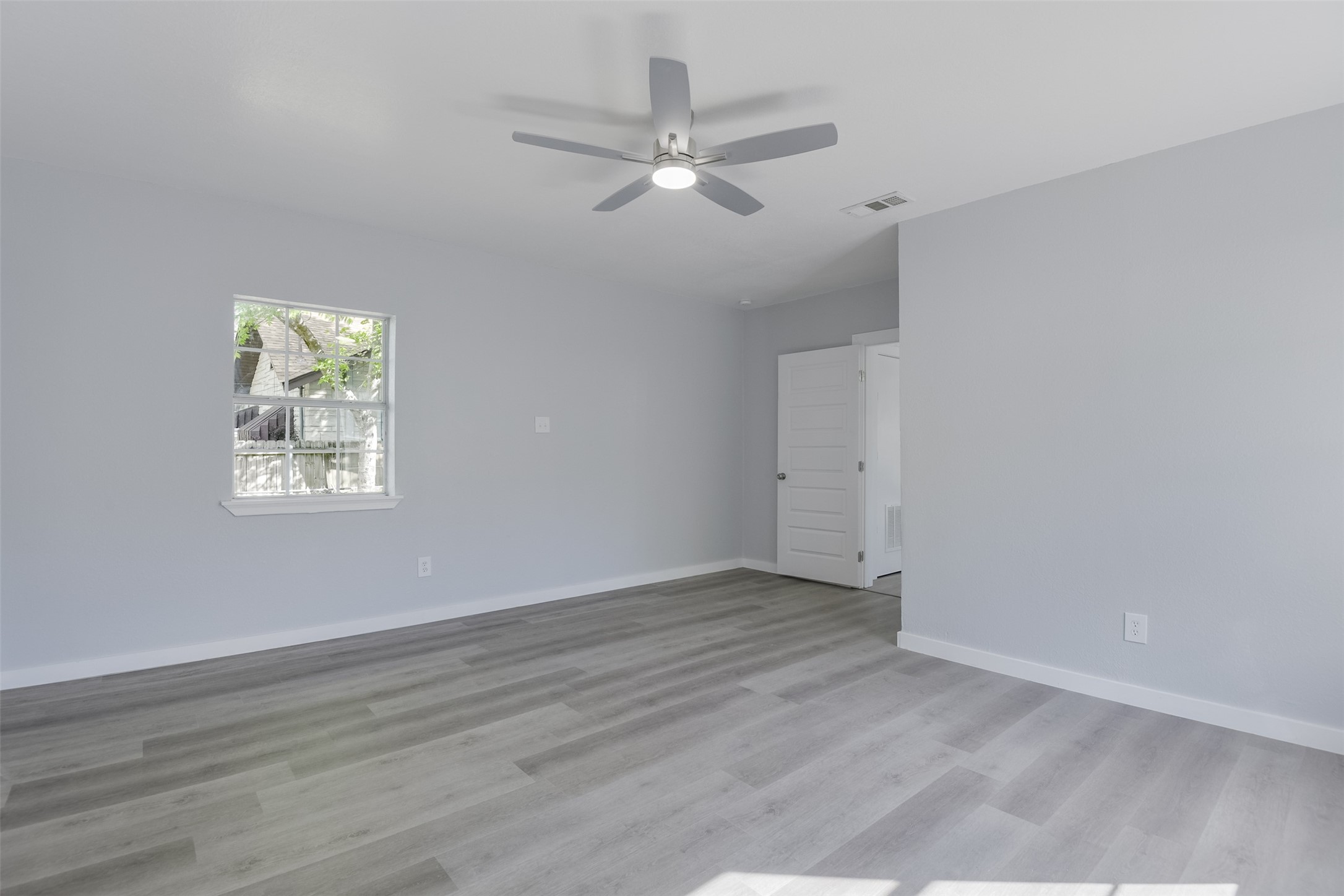 1507 N Preston Street Ennis TX 75119