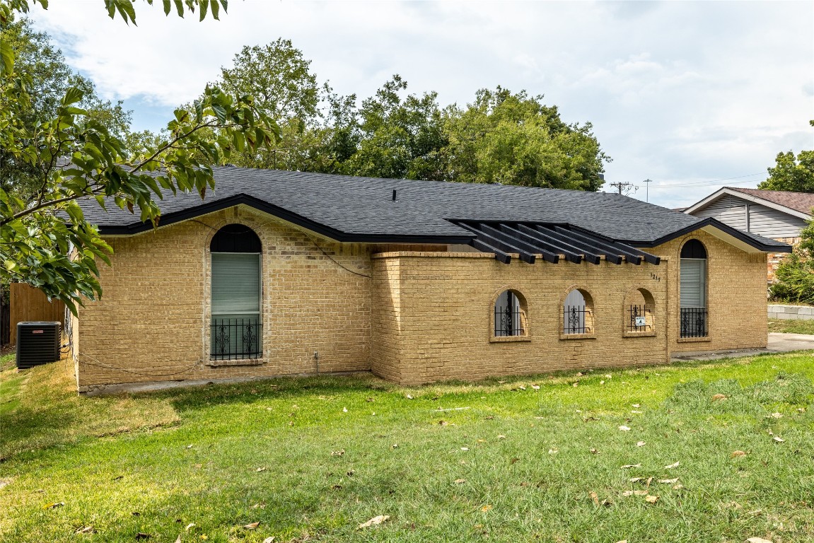 1217 Denmark Street Grand Prairie TX 75050