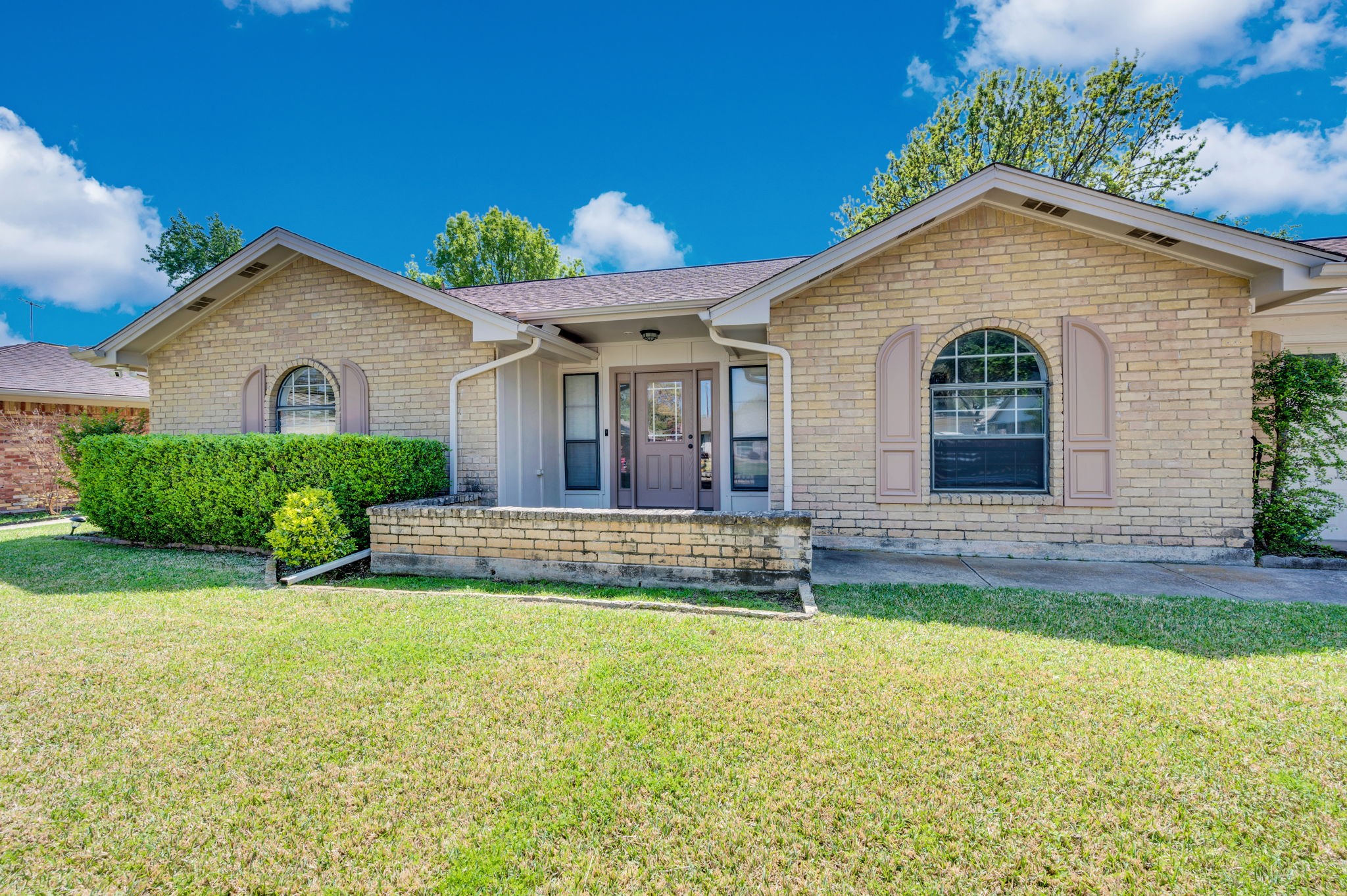 1022 Byron Lane Arlington TX 76012