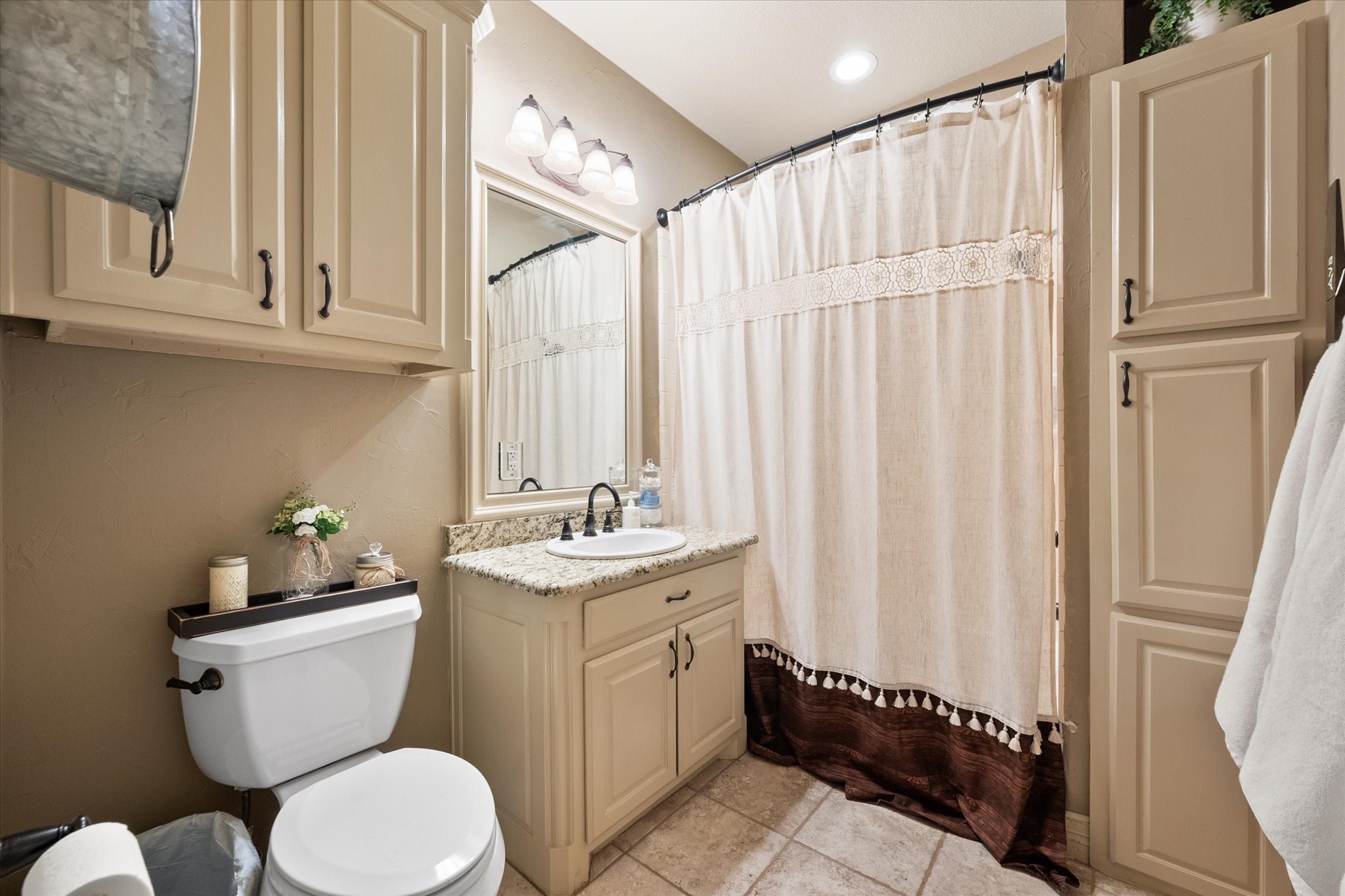 2703 Katherine Court Dalworthington Gardens TX 76016