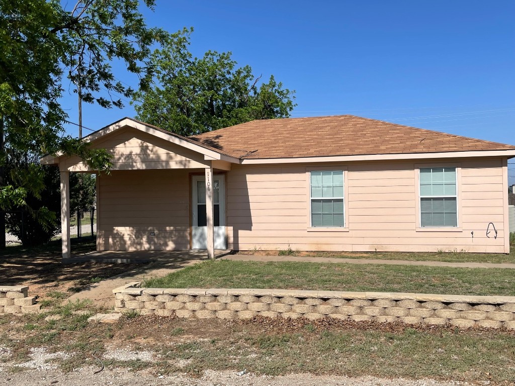 1101 N Stratton Street Seymour TX 76380