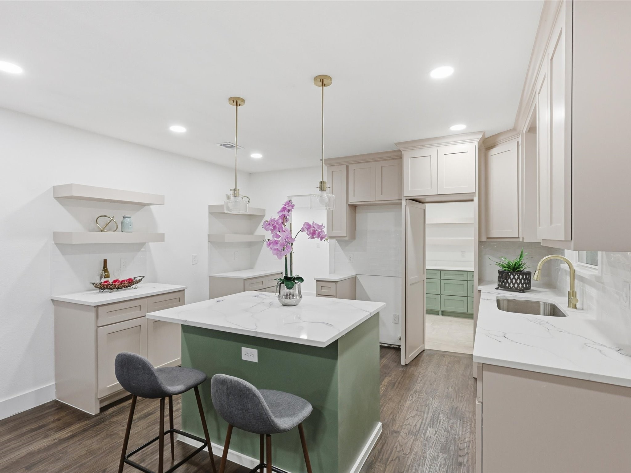 6624 Reeves Street Richland Hills TX 76118
