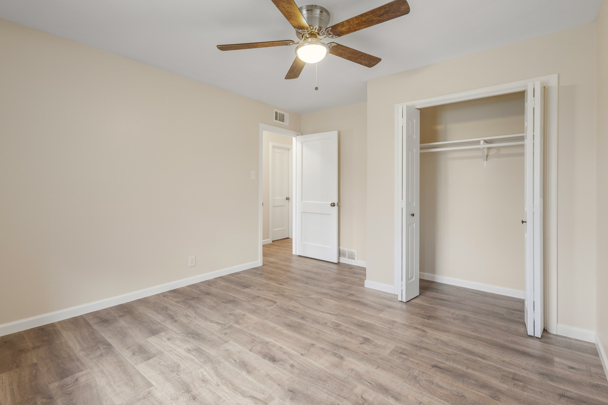 301 Meadowbrook Drive Arlington TX 76010
