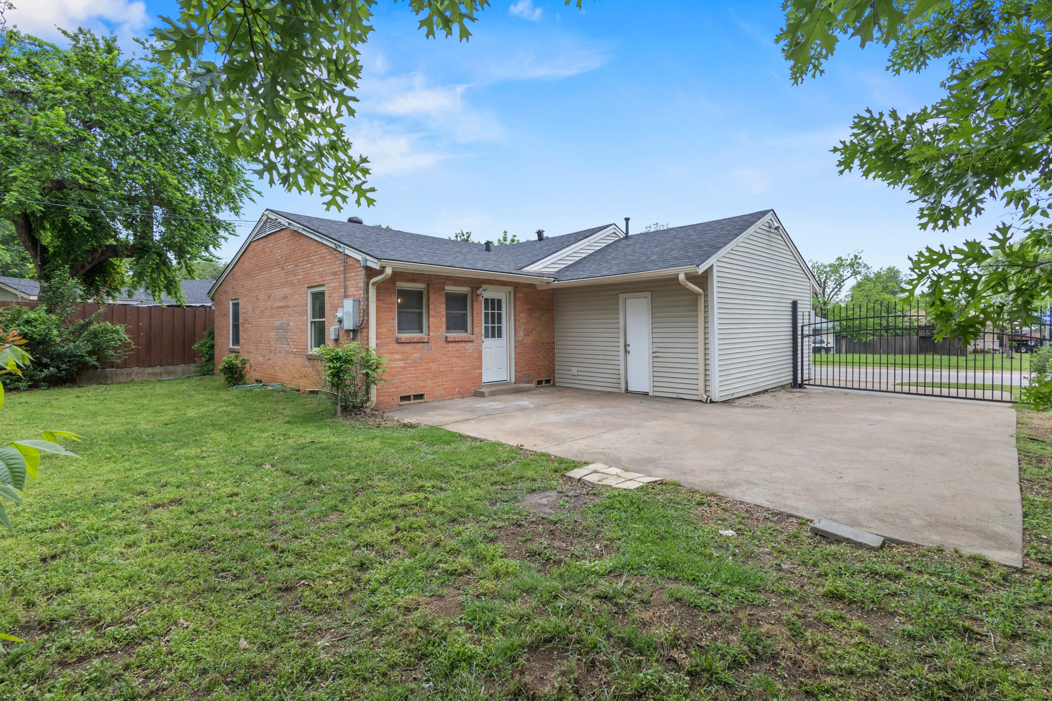 301 Meadowbrook Drive Arlington TX 76010