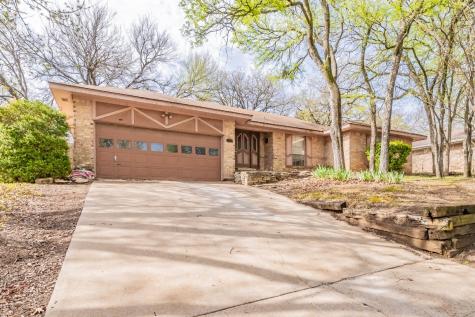 729 Highland Crest Drive Hurst TX 76054
