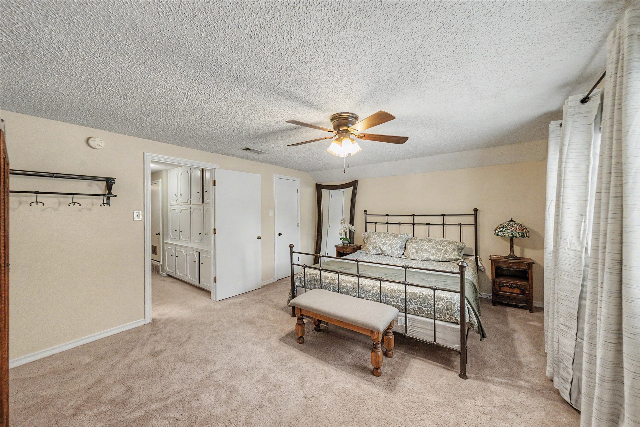 1810 Lakeside Drive Arlington TX 76013