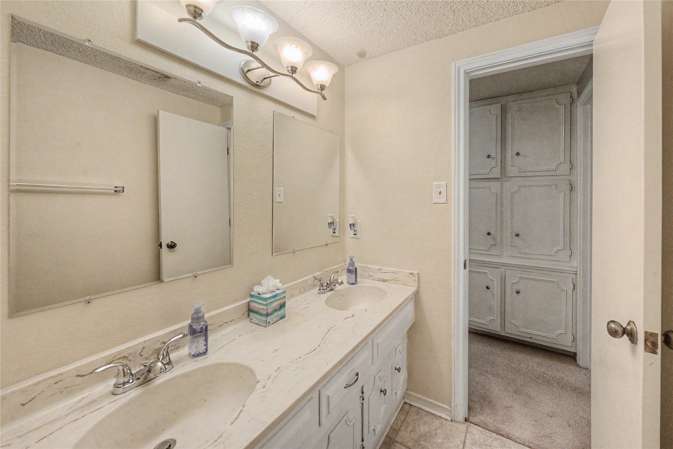 1810 Lakeside Drive Arlington TX 76013