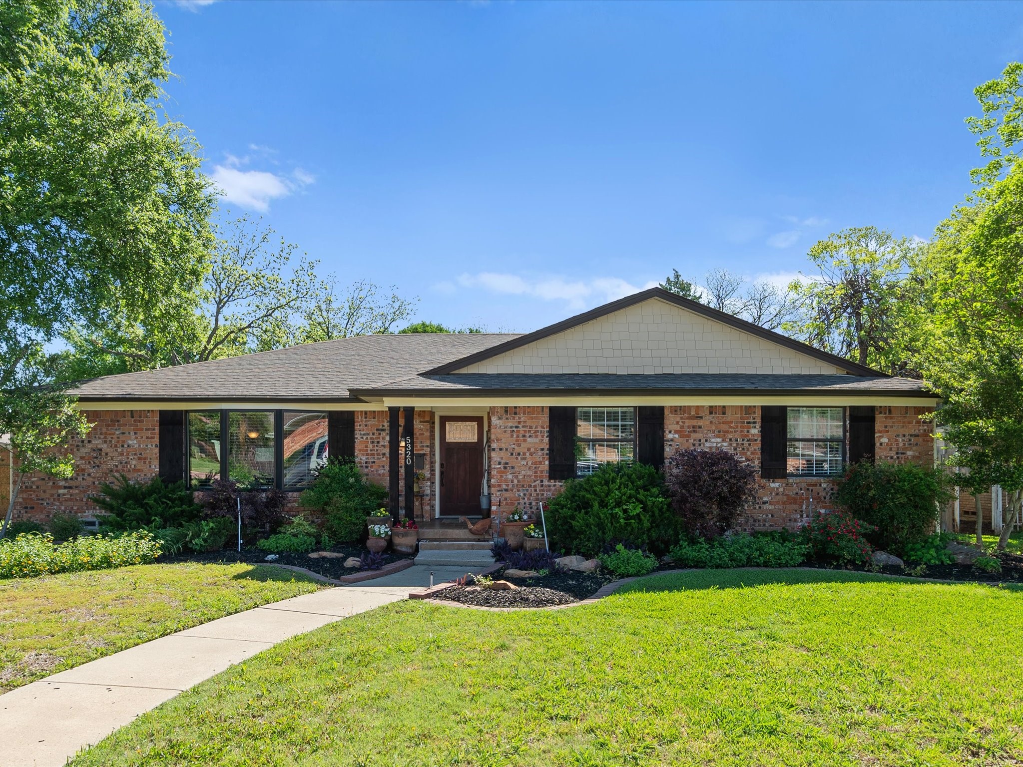 5320 Elkridge Drive Dallas TX 75227