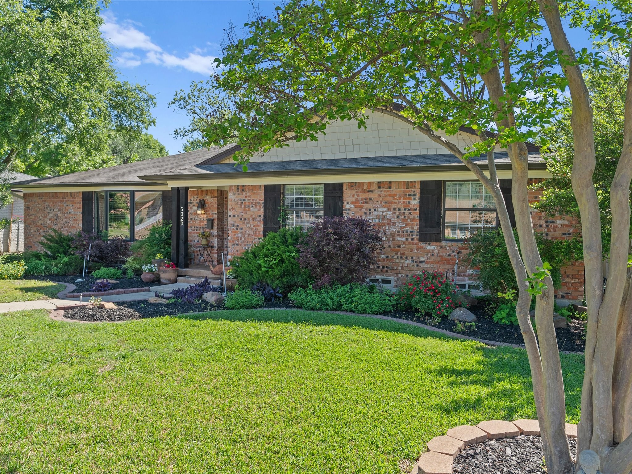 5320 Elkridge Drive Dallas TX 75227