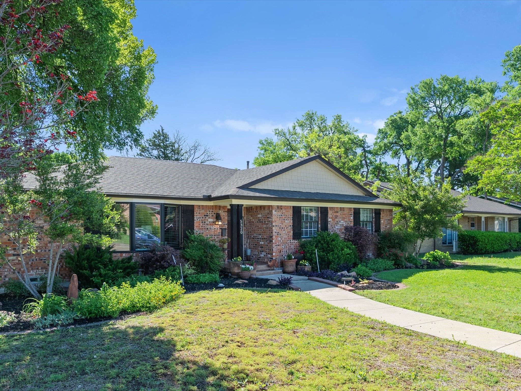 5320 Elkridge Drive Dallas TX 75227
