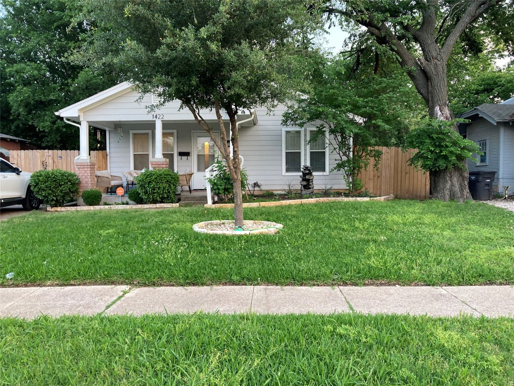 1422 Elmwood Avenue Fort Worth TX 76104