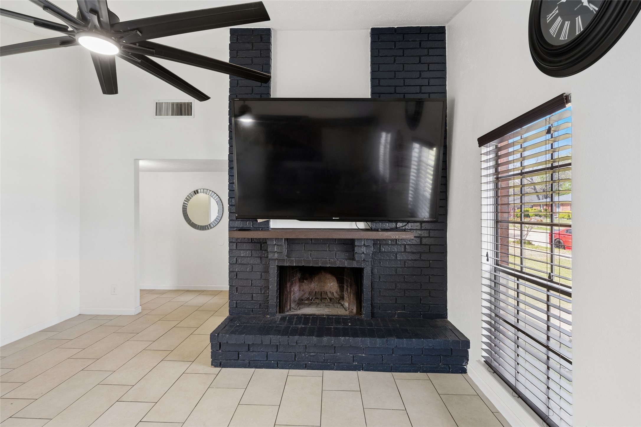 1905 Montana Trail Grand Prairie TX 75052