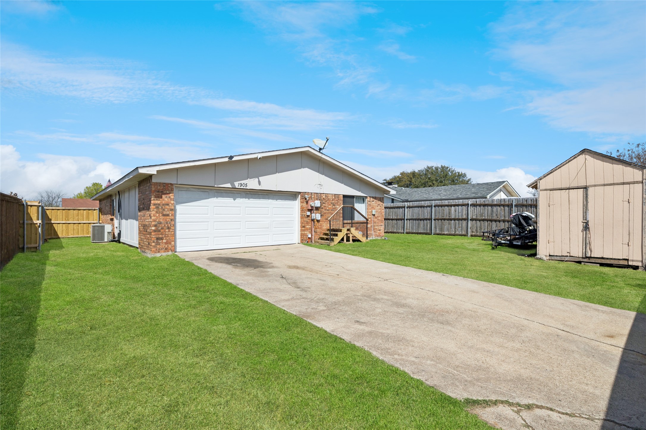 1905 Montana Trail Grand Prairie TX 75052