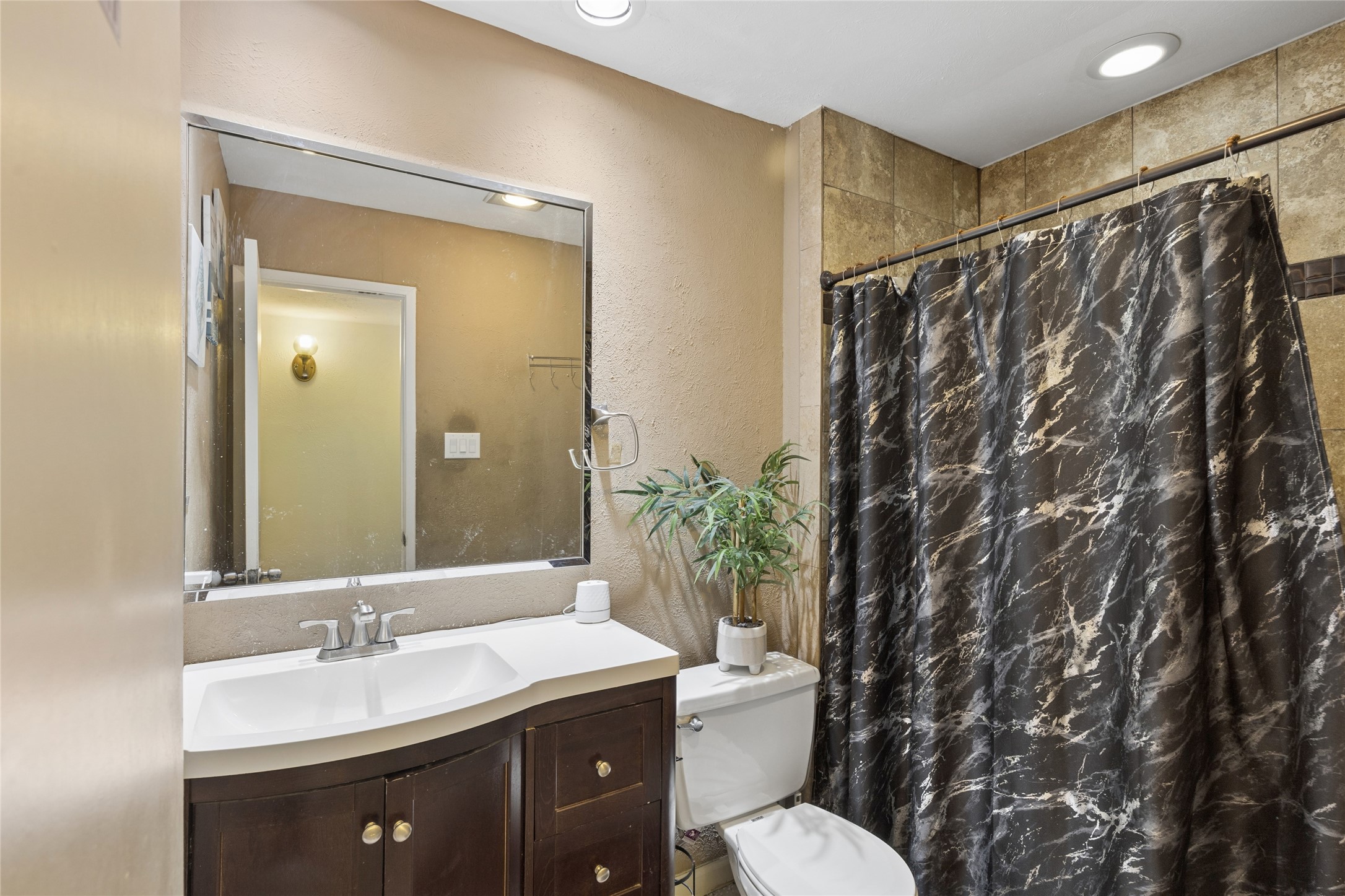 1905 Montana Trail Grand Prairie TX 75052