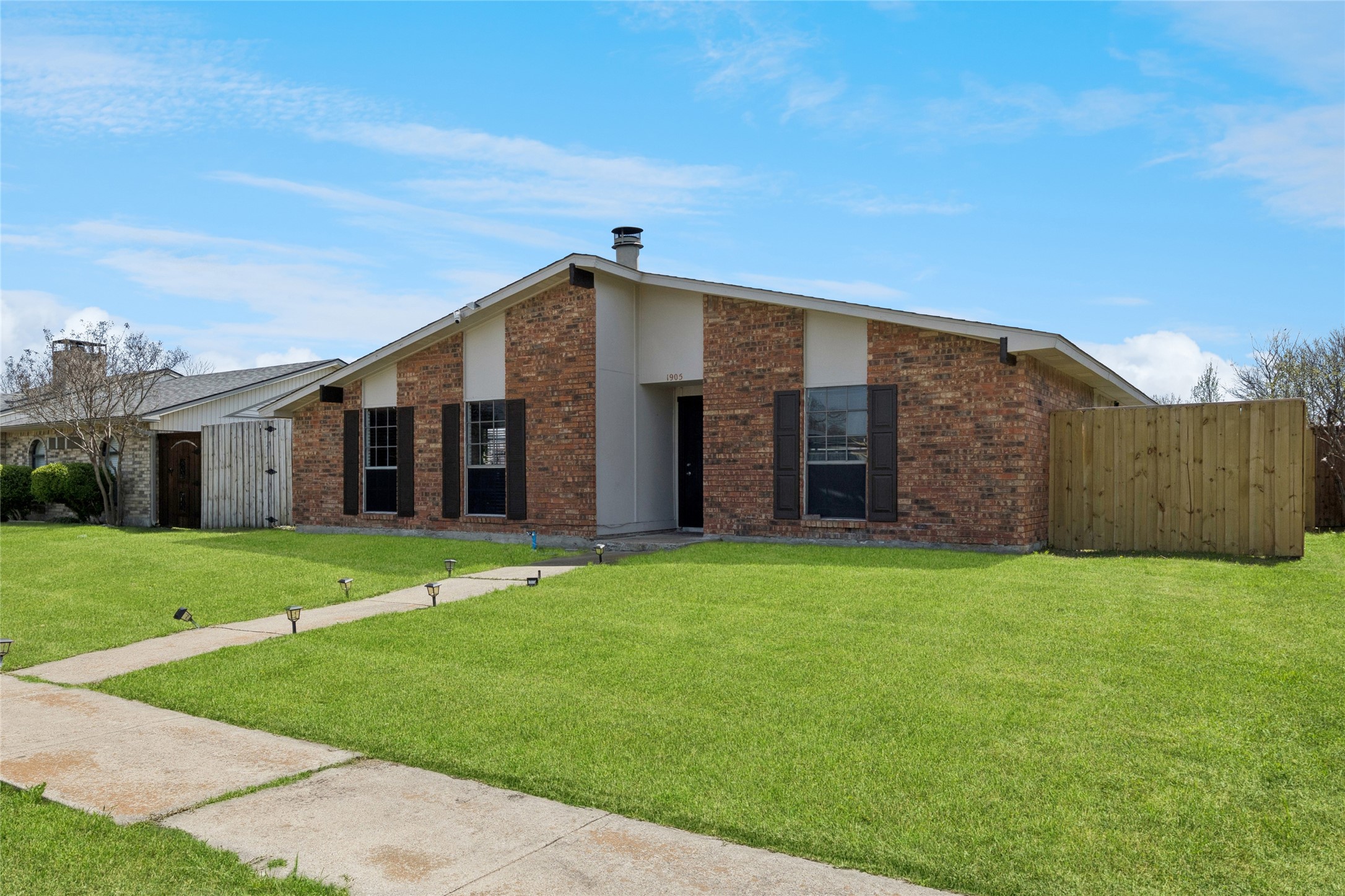 1905 Montana Trail Grand Prairie TX 75052