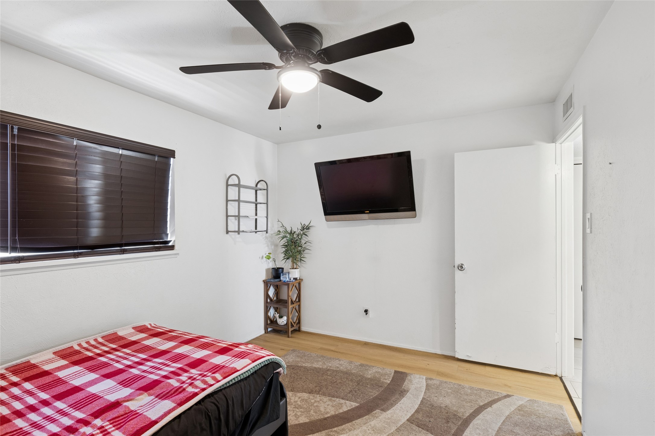 1905 Montana Trail Grand Prairie TX 75052