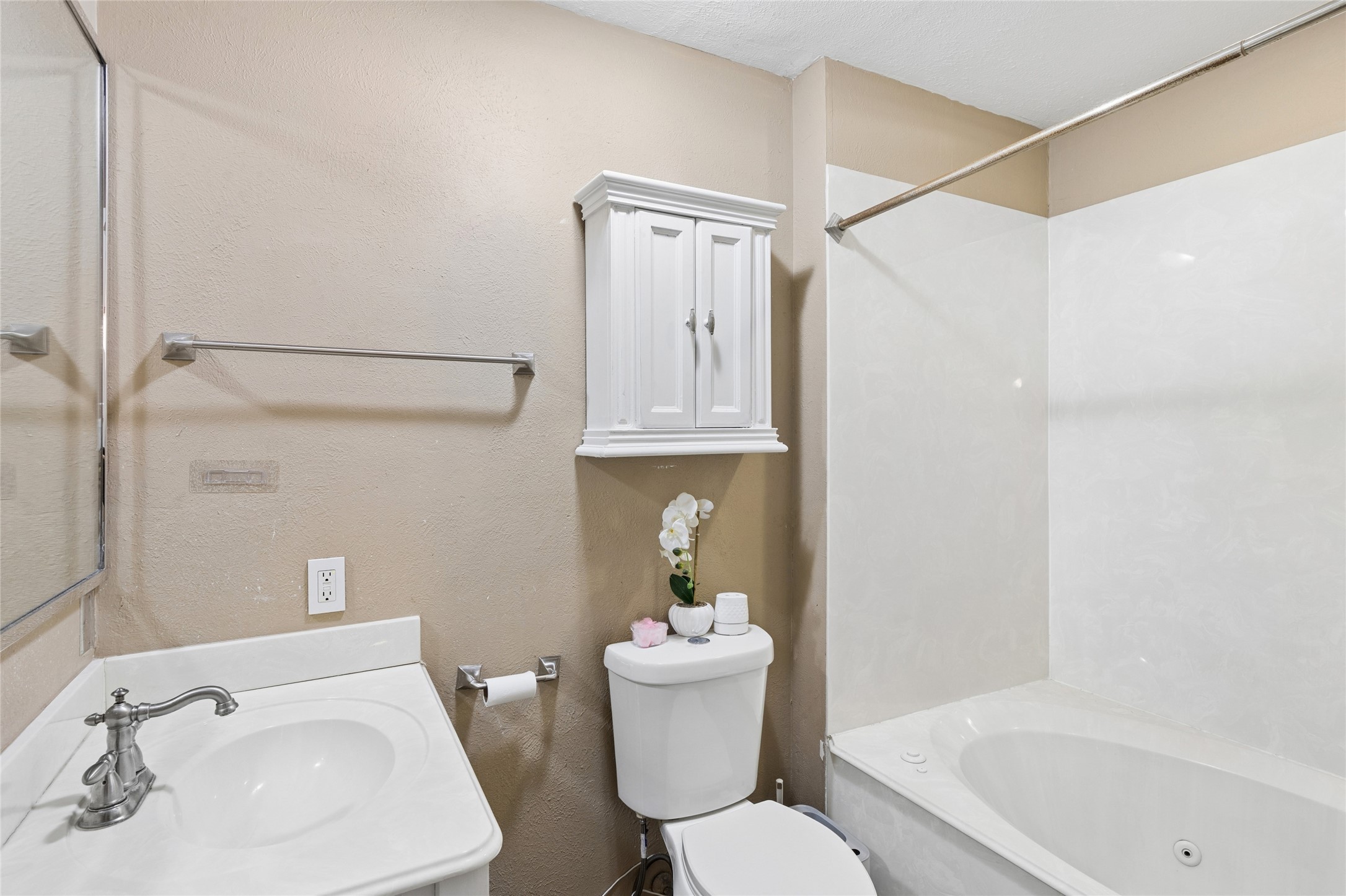 1905 Montana Trail Grand Prairie TX 75052