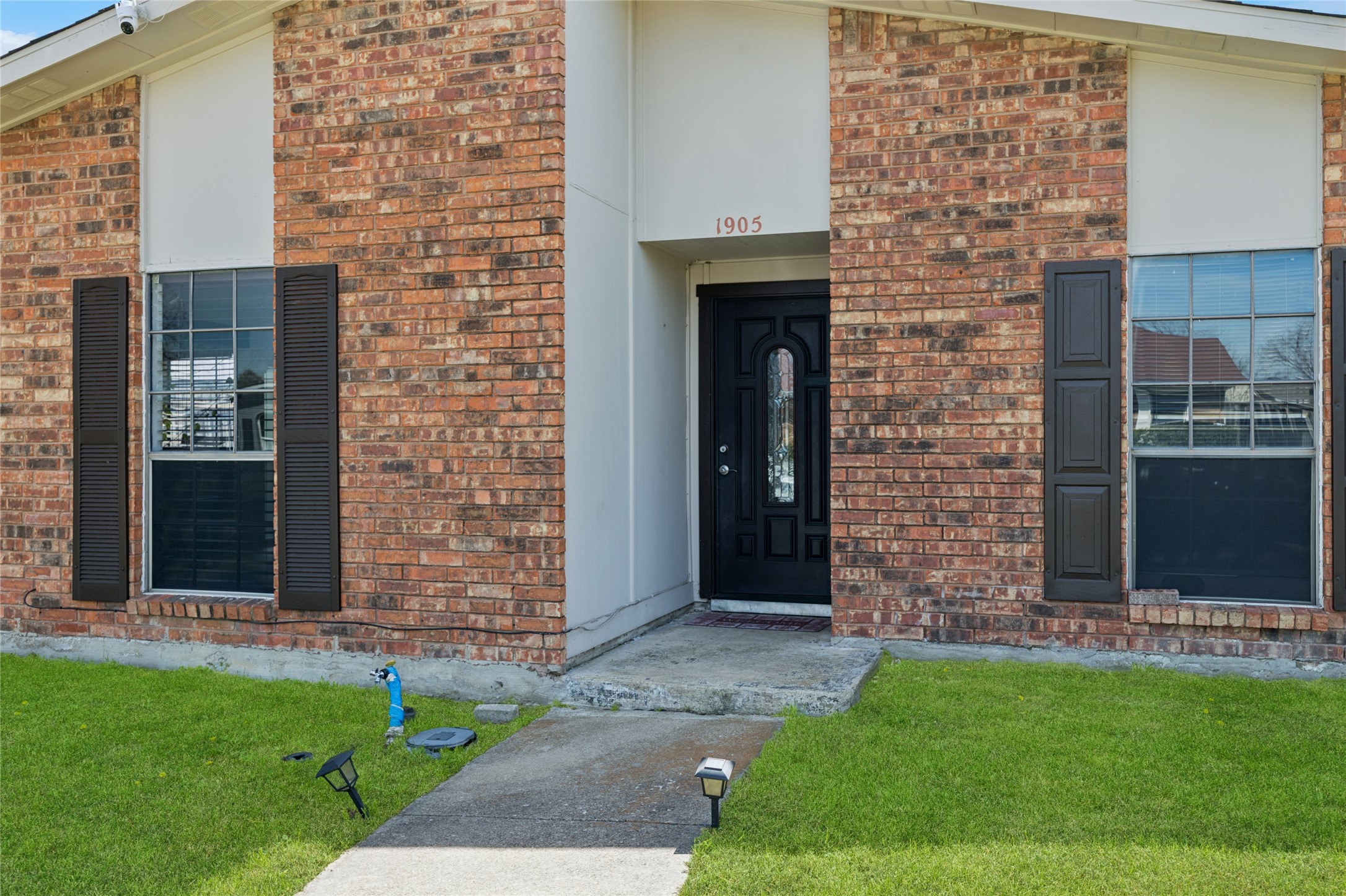 1905 Montana Trail Grand Prairie TX 75052