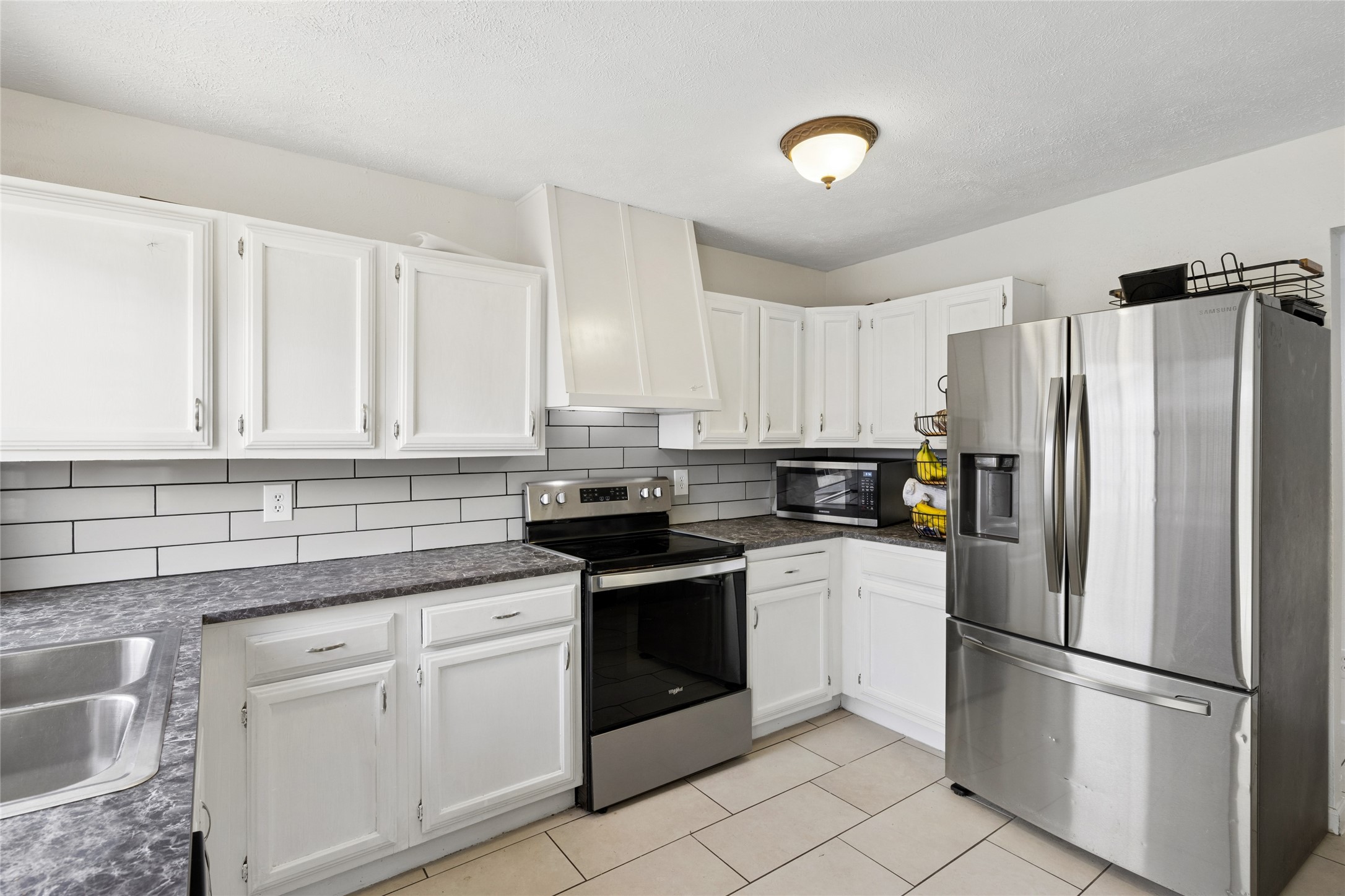 1905 Montana Trail Grand Prairie TX 75052