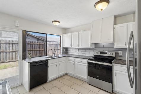 1905 Montana Trail Grand Prairie TX 75052