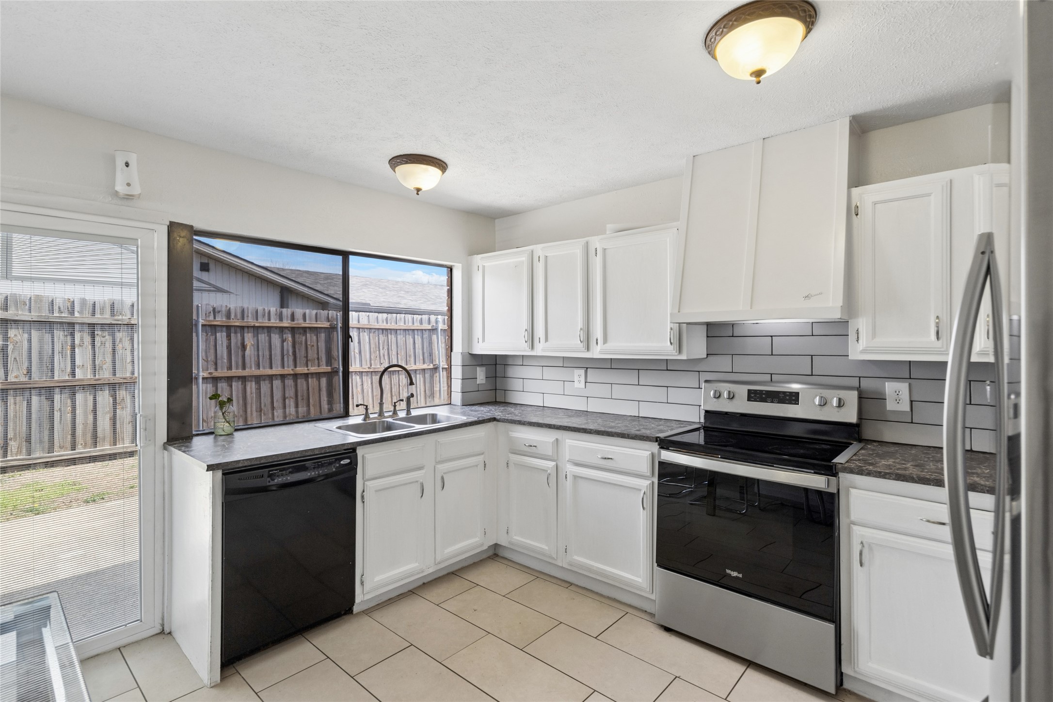 1905 Montana Trail Grand Prairie TX 75052