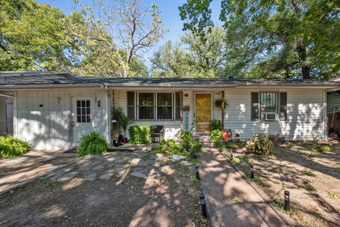1306 Liveoak Avenue Corsicana TX 75110