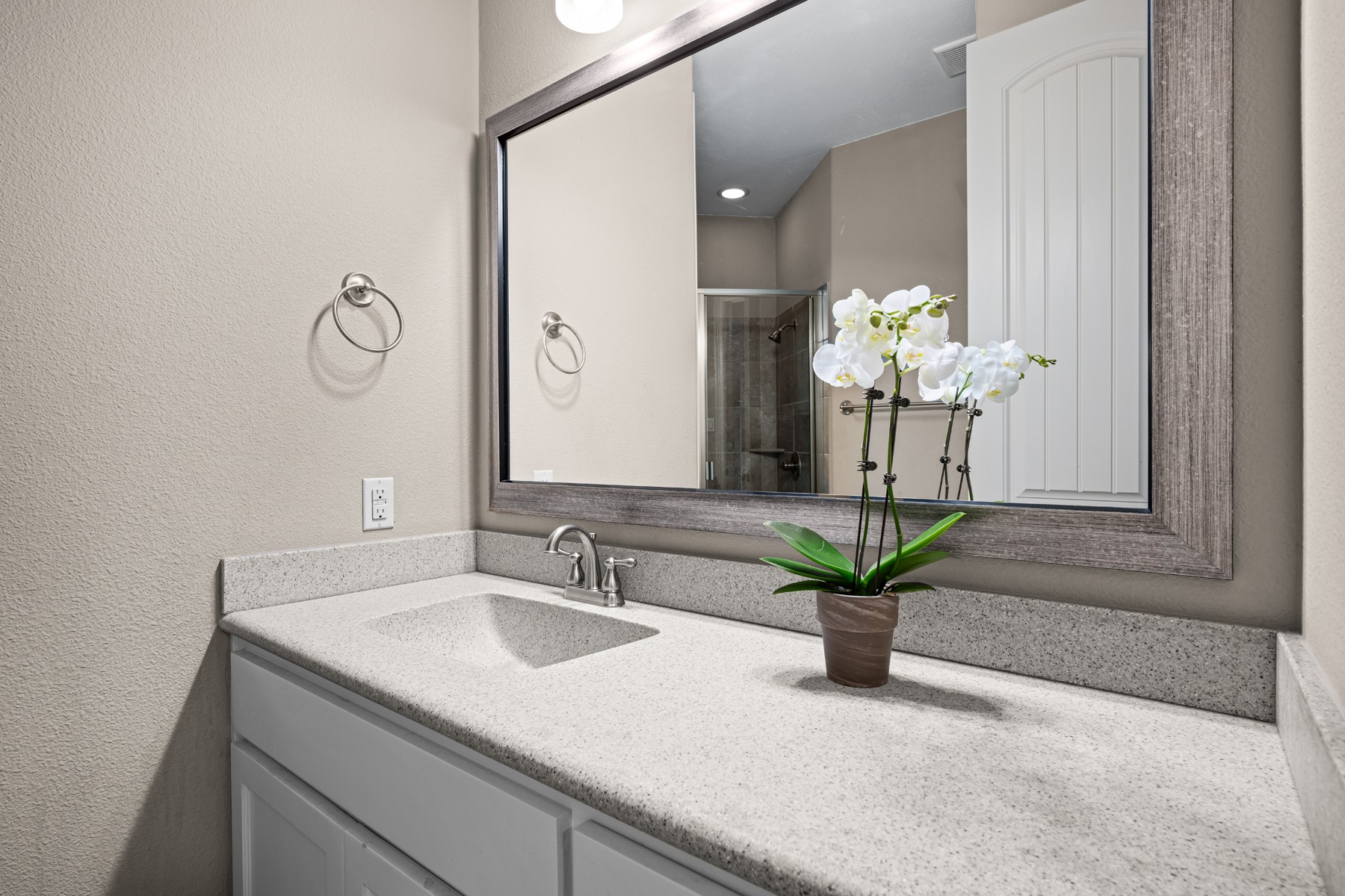 5843 Shoreside Bend Irving TX 75039