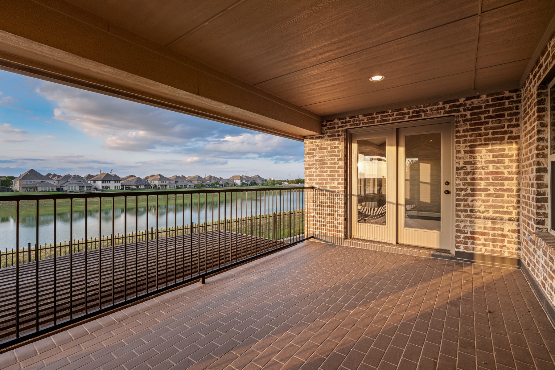 5843 Shoreside Bend Irving TX 75039