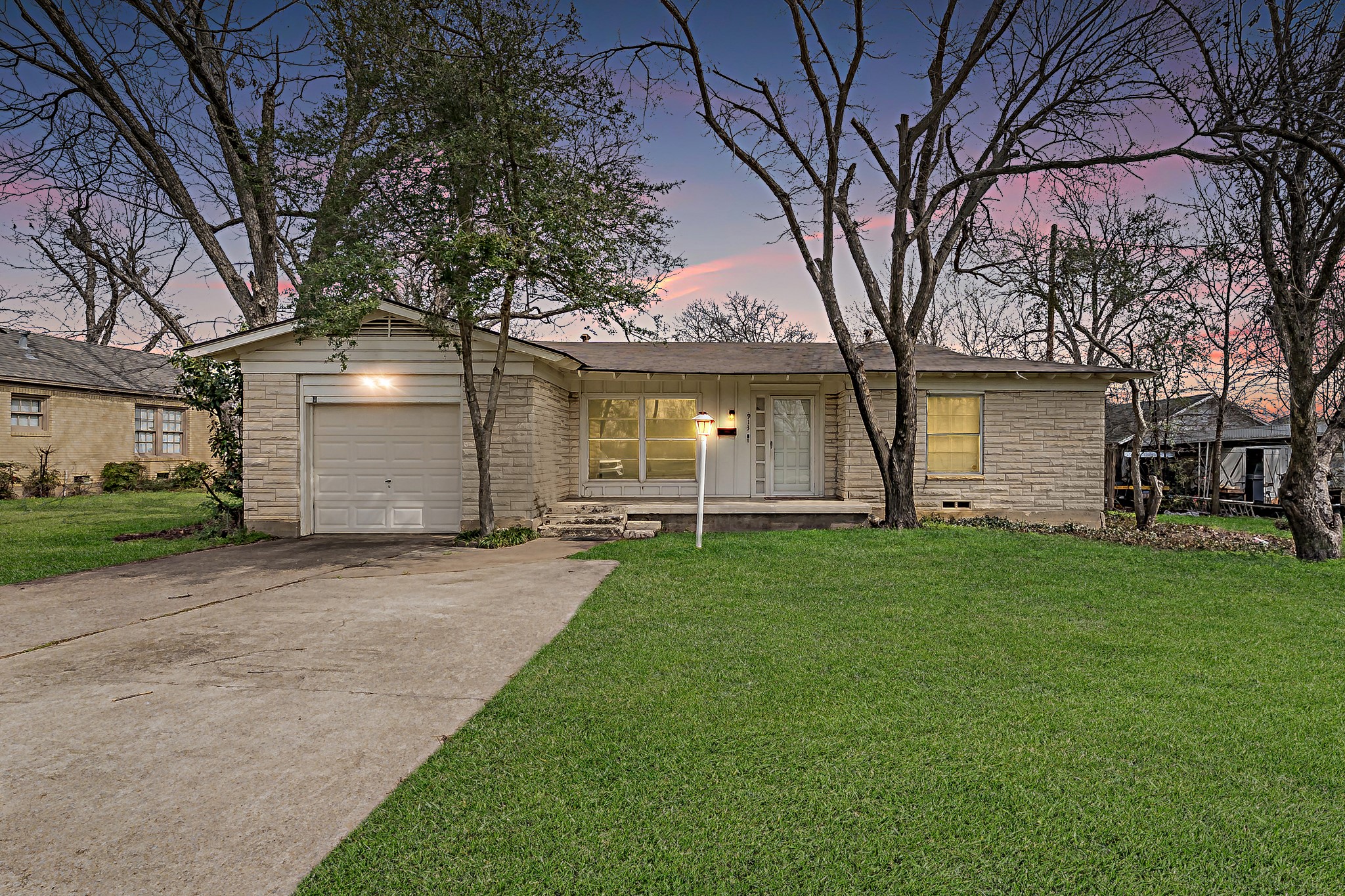 913 N Center Drive Arlington TX 76011