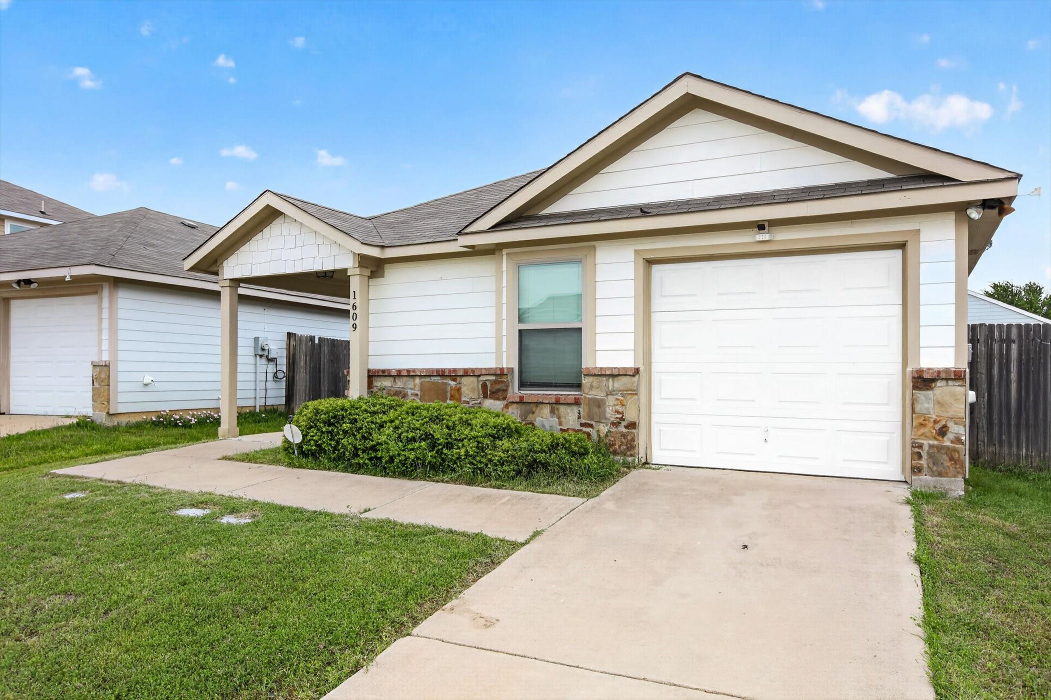 1609 Village Park Trail Burleson TX 76028