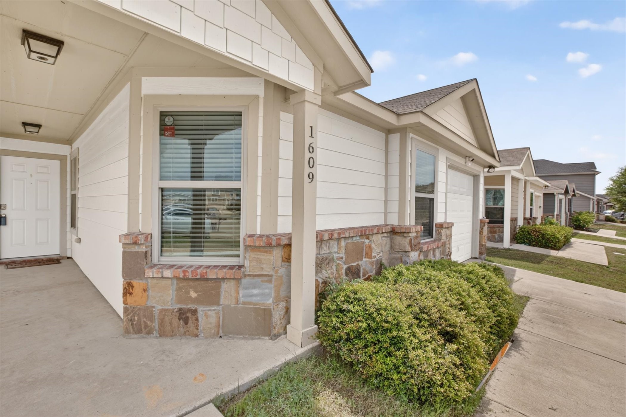 1609 Village Park Trail Burleson TX 76028