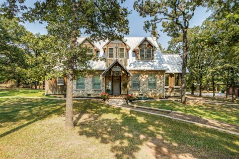 1100 Crazy Horse Trail Burleson TX 76028