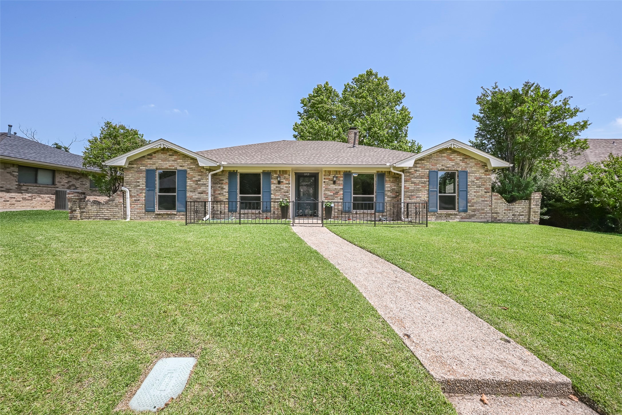 1913 Middle Glen Drive Carrollton TX 75007
