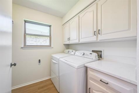 1913 Middle Glen Drive Carrollton TX 75007