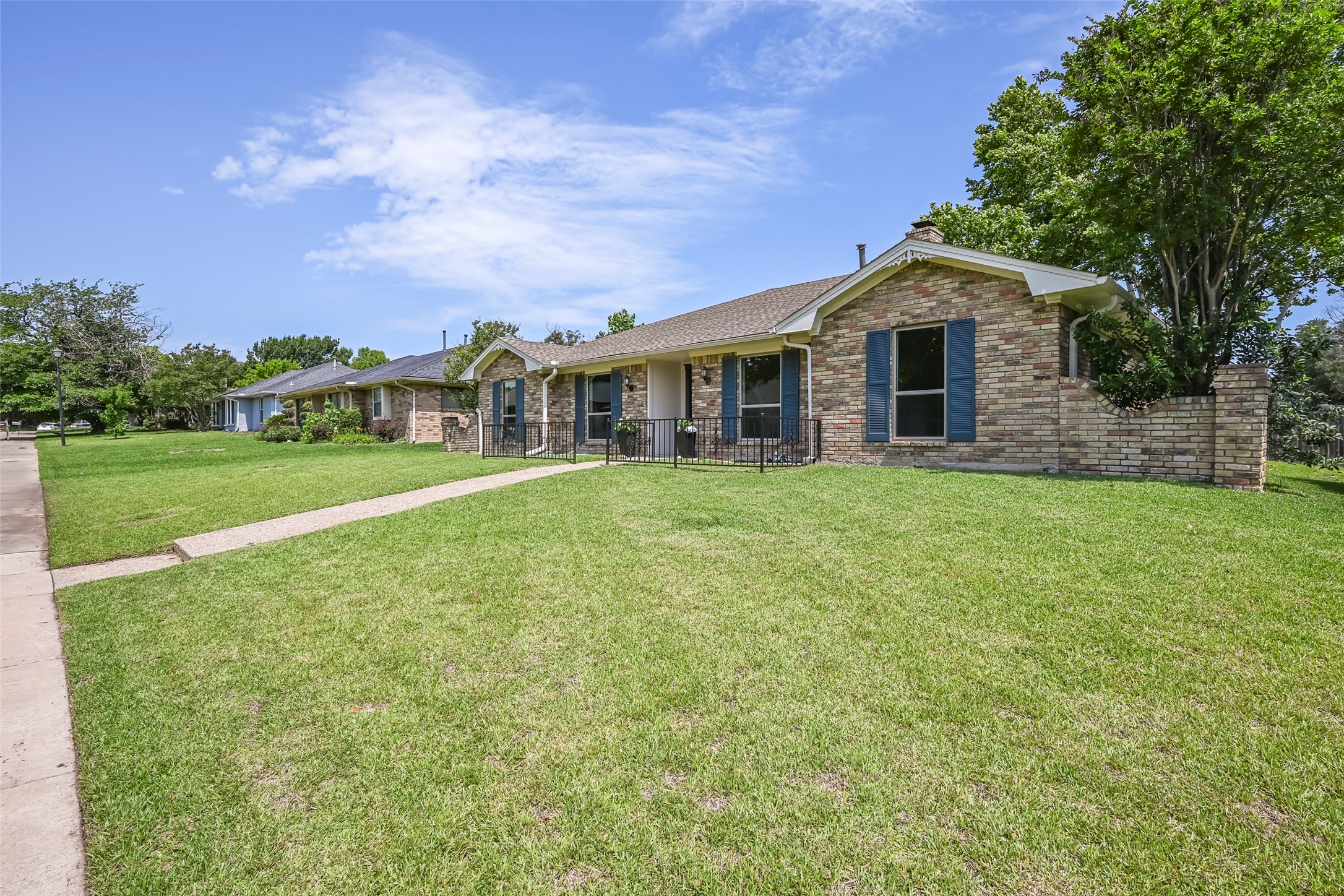 1913 Middle Glen Drive Carrollton TX 75007